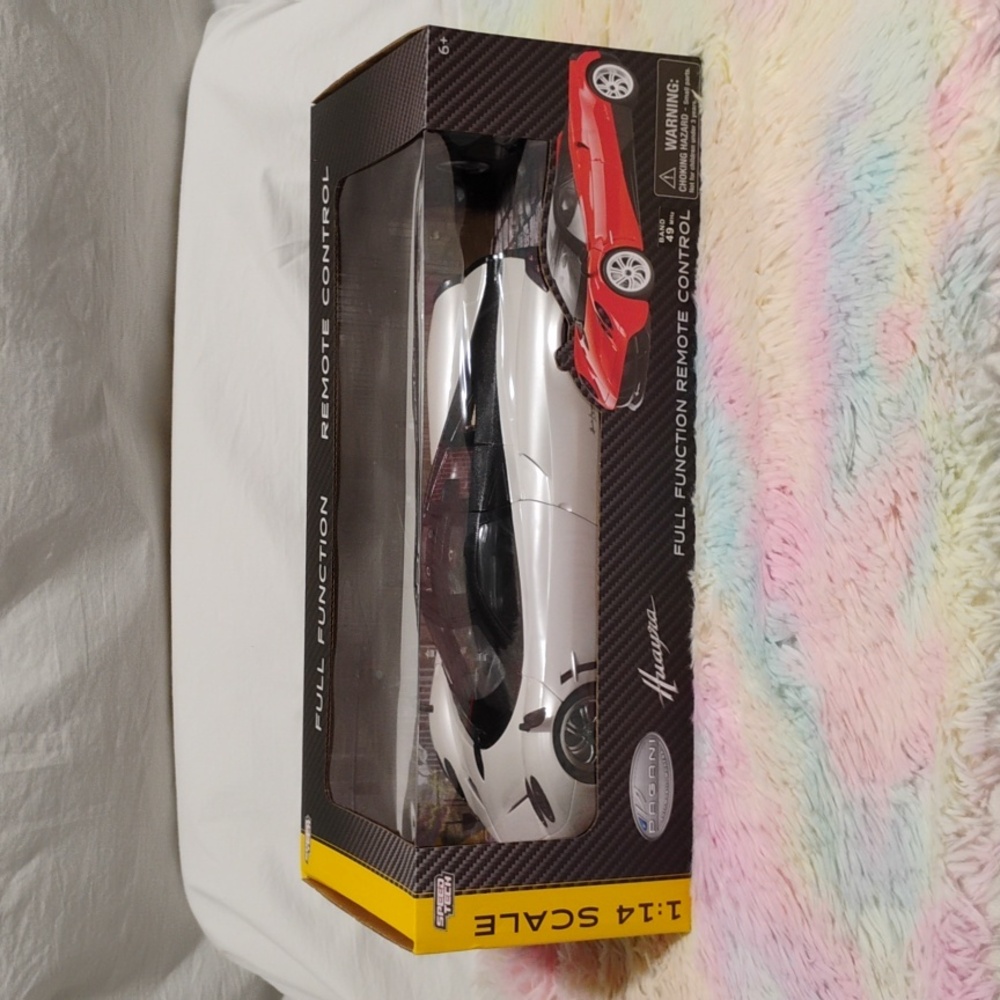 (A-4) NWT Pagani Huayra R/C Scale 1:14 Pearl White  Sport Car Large